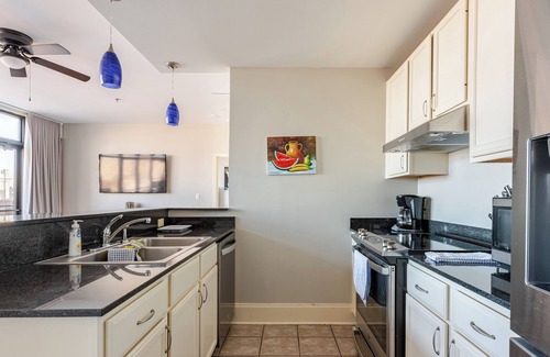 Central Business District Condo | Rooftop Penthouse & Patio w/Spectacular City Views and Secure Onsite Parking