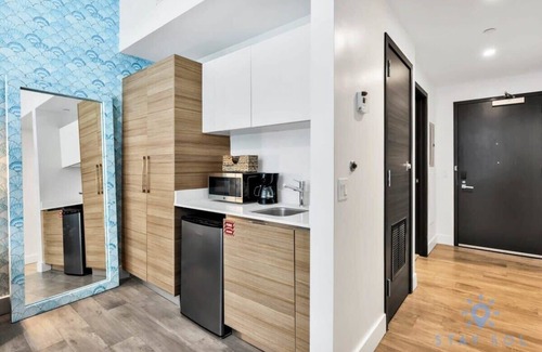 Hollywood Apartment | Rooftop Pool & Hot Tub| Hollywood Beach Boardwalk