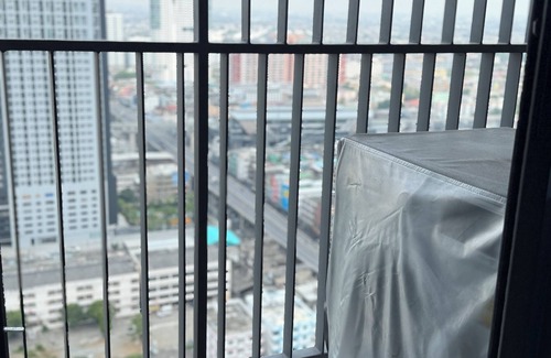 Ramkhamhaeng Condo | Rooftop pool shopping mall gym train boat bus walk 5 min wifi room top floor