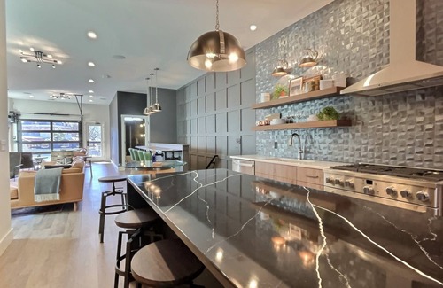 Cherokee Triangle House | Rooftop w/4 Suites @ Bungalou + Bourbon Bar + Gameyard