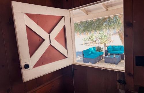 Joshua Tree Hotel | Room 1 - Downtown Joshua Tree Motel - Pet Friendly - Walk to Shops & Visitor Center, Minutes to Park Entrance