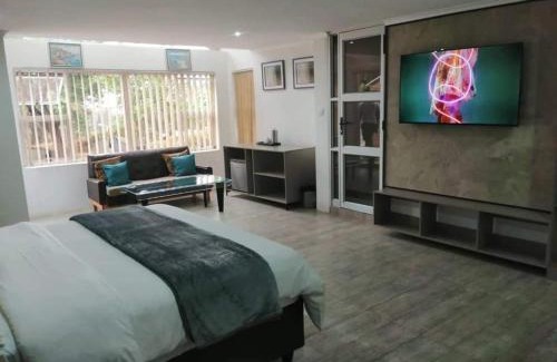 Harare House | Room 1 of 8 Cozy Suites at The Hilltop Guesthouse