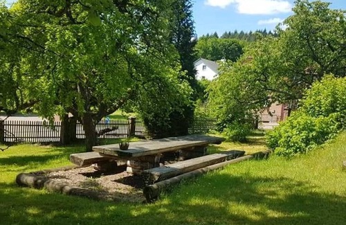 Merzalben Apartment | Room 1 (triple room) - Hostel Forsthaus