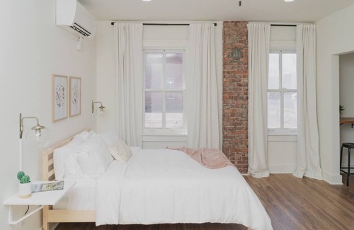 Brady Arts District Hotel | Room 2-5 Summary: In