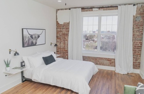 Brady Arts District Hotel | Room 3-4 Summary: In