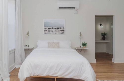Brady Arts District Hotel | Room 3-6 Summary: In