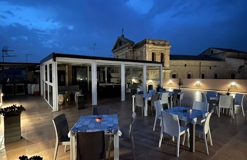 Licata Apartment | Room 'Al Duomo - Junior Suite' with Shared Terrace, Wi-Fi and Air Conditioning