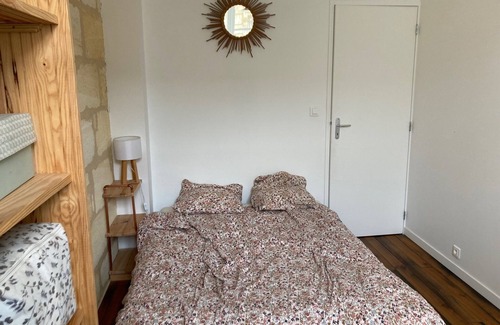 Nansouty-Saint-Genes Bed & Breakfast | Room at Philippe's, author and actor