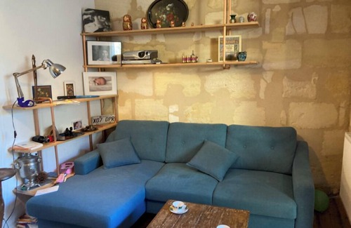 Nansouty-Saint-Genes Bed & Breakfast | Room at Philippe's, author and actor
