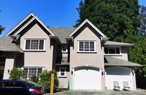 Cordova Bay House | Room #B, Eagle's house