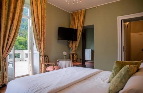 Cannobio Bed & Breakfast | Room 'Camilla' with Private Terrace, Shared Garden and Wi-Fi