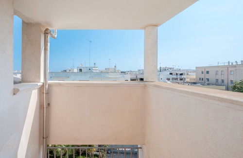 Otranto Apartment | Room 'Case Vacanze Otranto - 8' with Shared Terrace, Wi-Fi and Air Conditioning