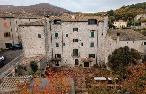 Torniella Apartment | Room 'Del Chiodo - Uva Spina' with Mountain View, Shared Terrace and Wi-Fi