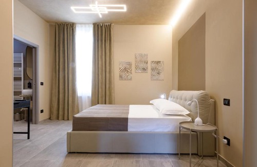 Parma City Centre Apartment | Room Don Alfonso Luxury