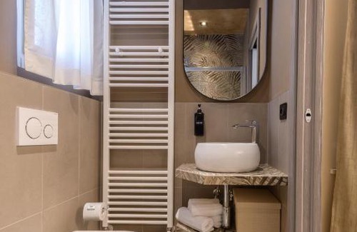 Parma City Centre Apartment | Room Don Alfonso Luxury