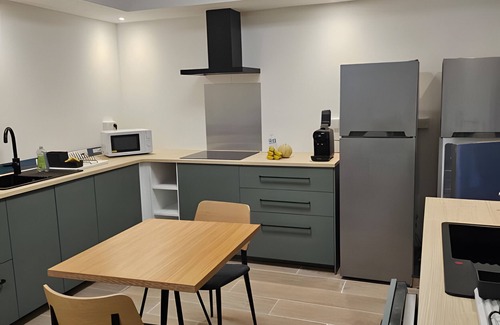 Salies-du-Salat Apartment | Room 'Double Room' with Shared Terrace, Wi-Fi and Air Conditioning