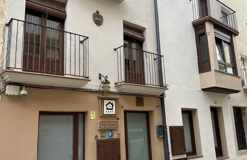 Lerin Apartment | Room 'El Tordo' with Mountain View, Wi-Fi and Air Conditioning