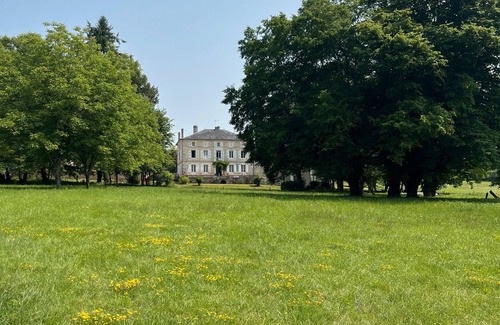 Savignac-les-Eglises Apartment | Room 'Exotique' with Shared Terrace, Shared Garden and Wi-Fi