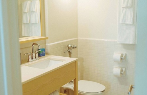 San Jacinto Hotel | Room for 4: 2 Queens, Pool Patio & Roof Bar with Ocean Views