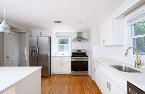 Braintree House | Room for rent in newly renovated suburban home. Close to Hwy/MBTA and hospitals