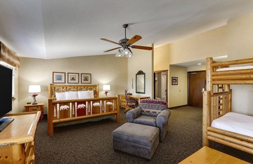 Columbia Hotel | Room for the Crew! Expanded King & Bunk Bed, Stoney Creek | 2 Units