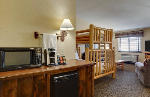 Columbia Hotel | Room for the Crew! Expanded King & Bunk Bed, Stoney Creek | 2 Units