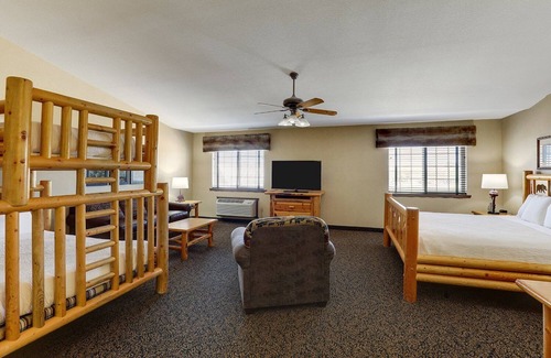 Columbia Hotel | Room for the Crew! Expanded King & Bunk Bed, Stoney Creek | 2 Units