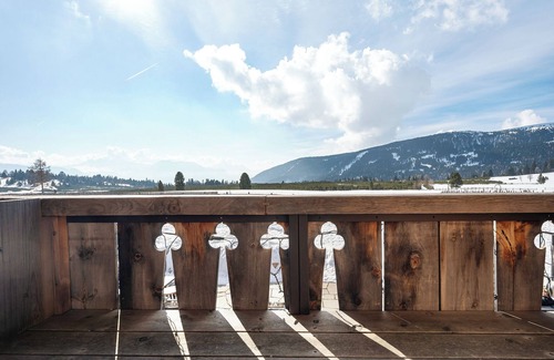 Villandro Apartment | Room 'Grün' with Shared Terrace, Shared Garden and Wi-Fi