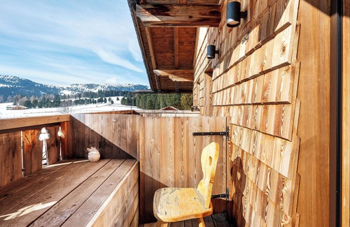 Villandro Apartment | Room 'Grün' with Shared Terrace, Shared Garden and Wi-Fi