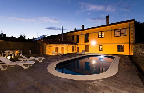 Ferreras de Abajo Apartment | Room 'Habitacion Familiar' with Shared Pool, Shared Terrace and Wi-Fi