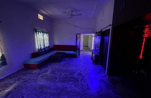 Deoghar House | Room in a Home. 10 Minutes to the Baba Baidhyanath Temple