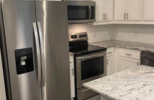 Huntsville Cottage | Room in a shared cottage near University Plaza Shopping Center