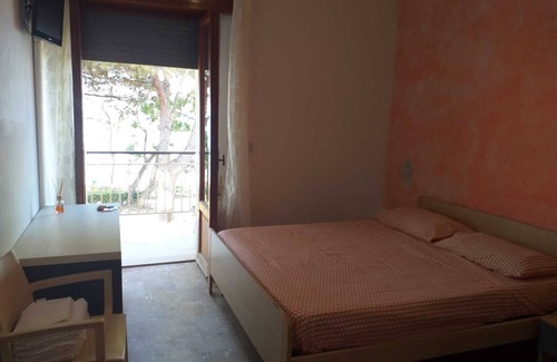 Pineto Bed & Breakfast | Room in B&B - Spacious Triple Room a Stones Throw From the sea