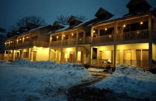 Kalam House | Room in Chalet - Woodridge Cottages Kalam