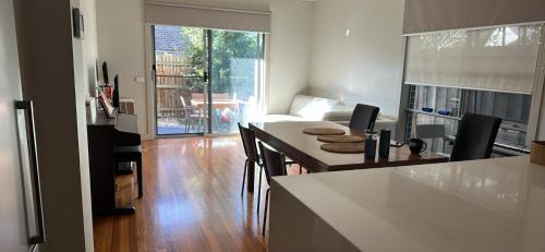 Kew East House | Room in Kew East