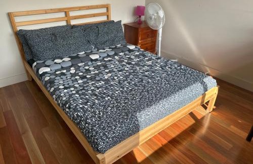 Kew East House | Room in Kew East