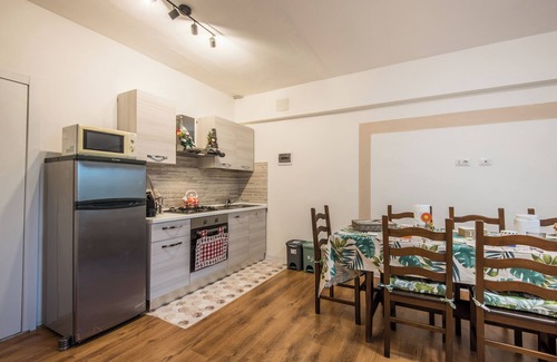 Buonconvento Apartment | Room 'Iris and Papavero' with Wi-Fi and Air Conditioning