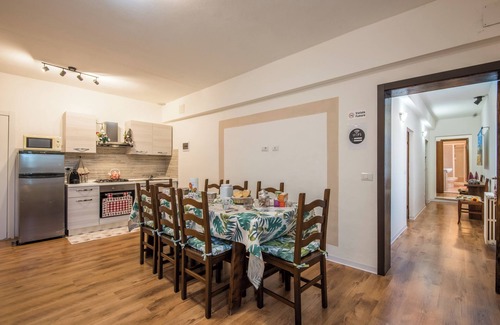 Buonconvento Apartment | Room 'Iris and Papavero' with Wi-Fi and Air Conditioning