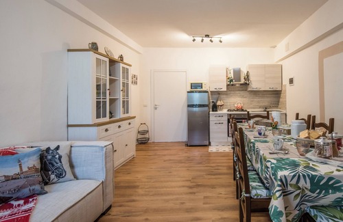 Buonconvento Apartment | Room 'Iris and Papavero' with Wi-Fi and Air Conditioning