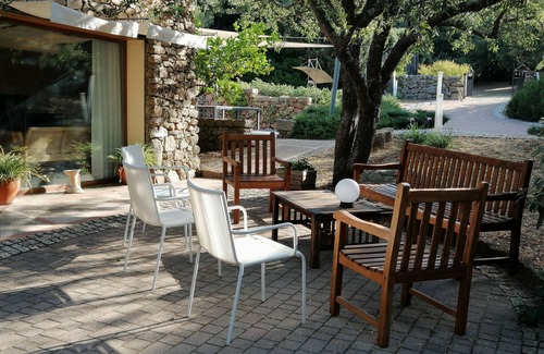 Aglientu Apartment | Room 'Jane Tarzan' with Shared Pool, Private Terrace and Air Conditioning
