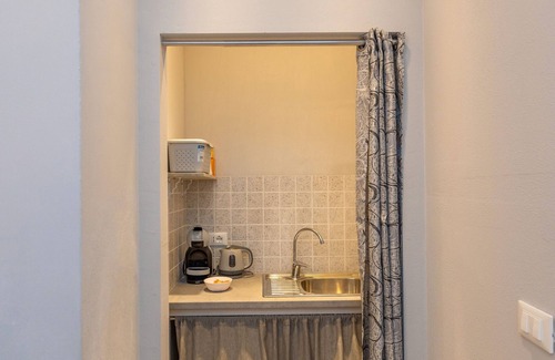 Montescudaio Apartment | Room 'L'incanto' with Private Garden