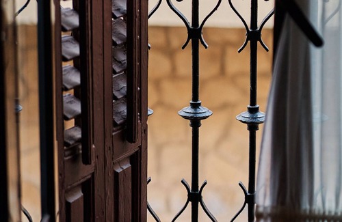 Consuegra Apartment | Room 'La Cuna' with Shared Pool, Wi-Fi and Air Conditioning