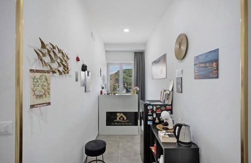 Naples Apartment | Room 'Matrimoniale 3' with Balcony, Wi-Fi and Air Conditioning