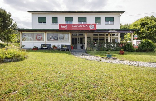 Castro Daire Apartment | Room 'Quarto 7 - Jorge Galinheiro' with Mountain View, Shared Garden and Wi-Fi