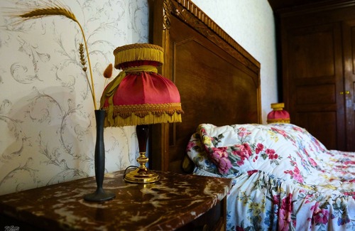 Treigny Other | Room rental Bienvenue chez Mémé chambre de Georges