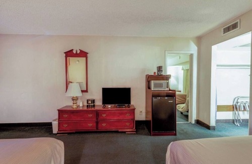 Allison Hotel | Room w/Essentials Perfect for Budget-Friendly Travel Near Gallup Sites