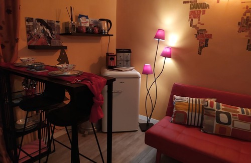 Montecalvario Apartment | Room with balcony at the historic center