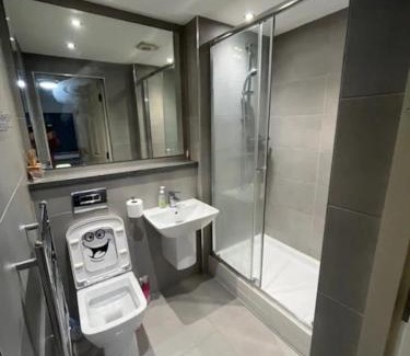Sheffield City Centre House | Room with Bathroom next to Sheffield Cathedral City Centre
