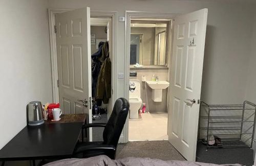 Sheffield City Centre House | Room with Bathroom next to Sheffield Cathedral City Centre