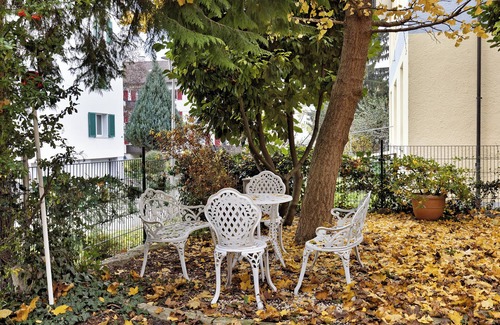 Kreuzlingen Apartment | 'Room with Kitchenette Rosenbaum' with Shared Garden and Wi-Fi